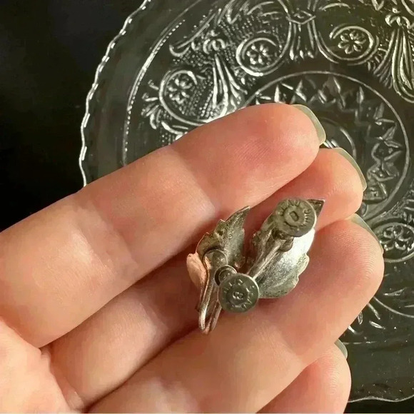Vintage Sterling Clip Earrings Leaf - Picture 7 of 7